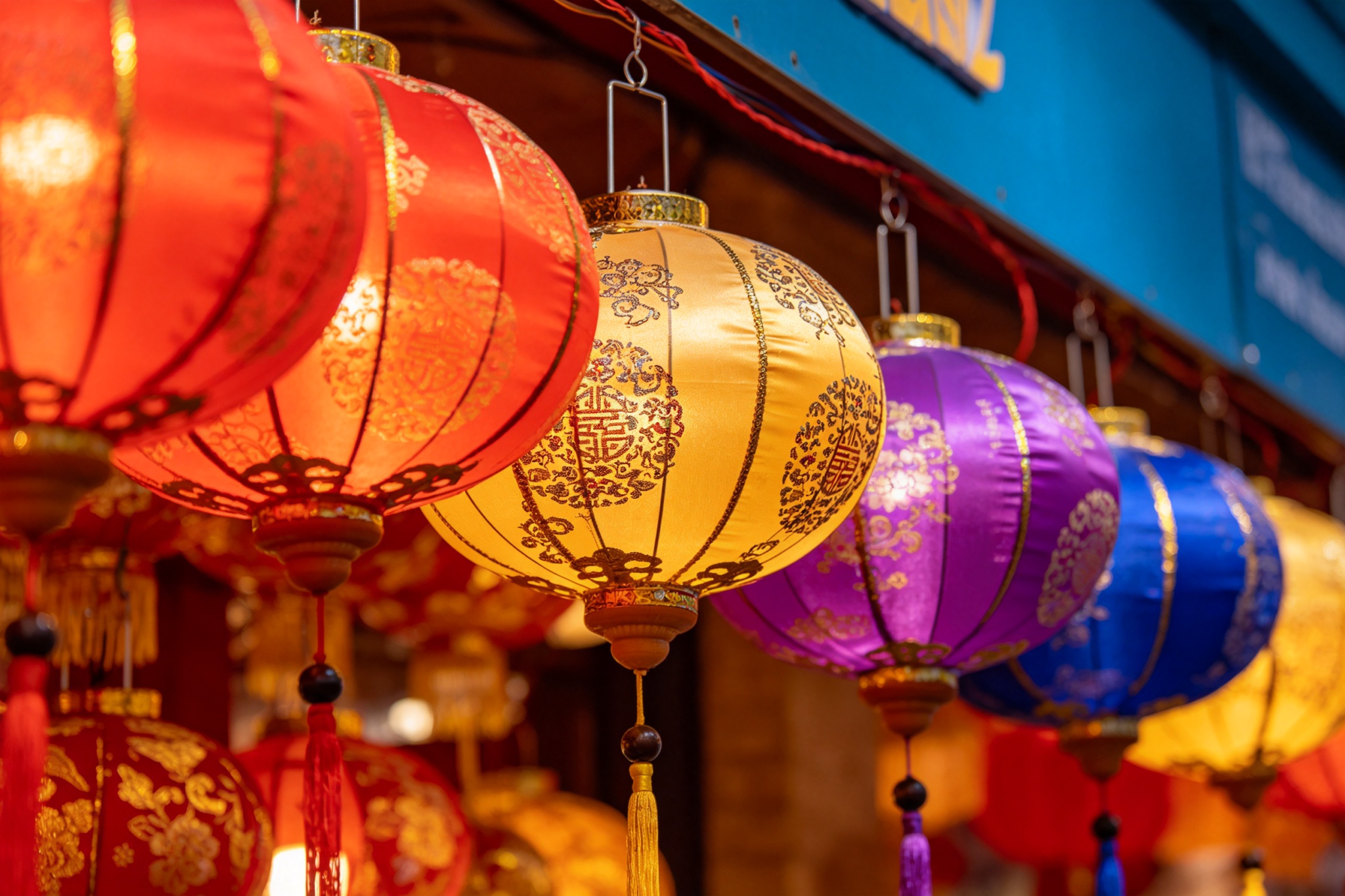 Color Symbolism in Chinese Festive Lanterns: Complete Guide
