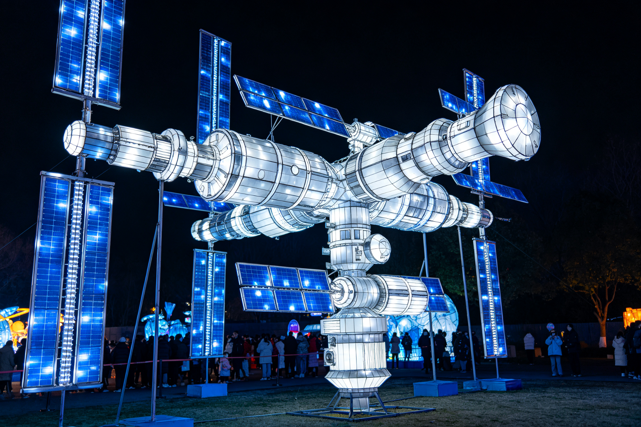 Dismantling and Storage of Large Scale Lantern Displays